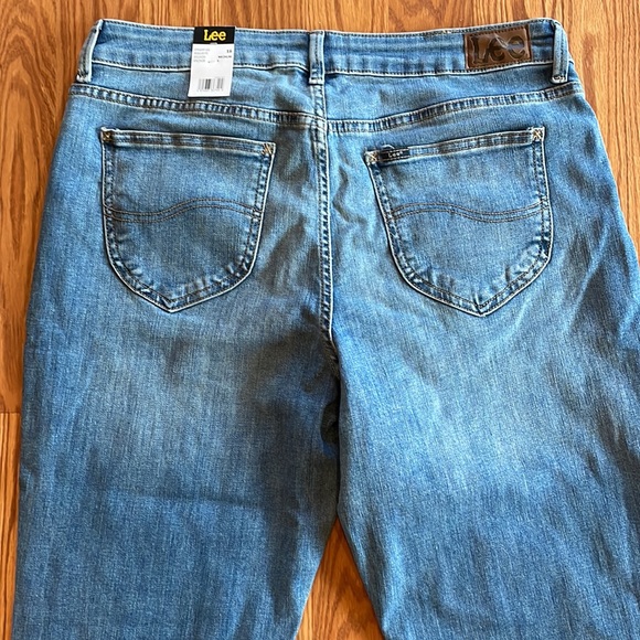 🆕 Lee Regular Fit Straight Leg Mid Rise Secretly Shapes Jeans Size 16 Medium - Picture 7 of 12